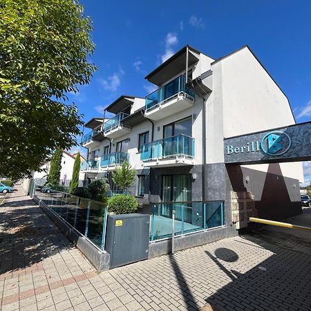 Berill Crystal Apartman Шарвар Экстерьер фото