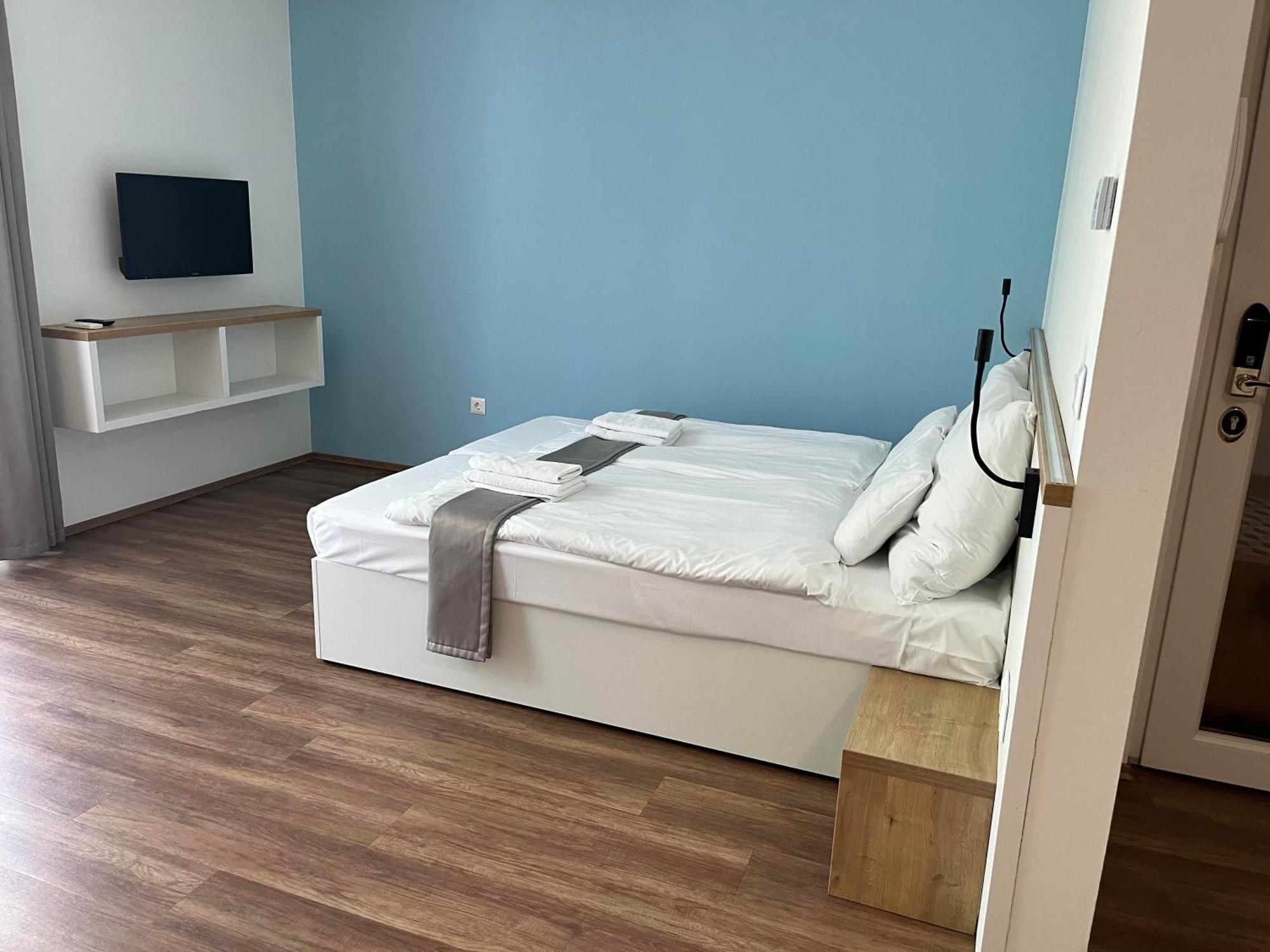 Berill Crystal Apartman Шарвар Экстерьер фото