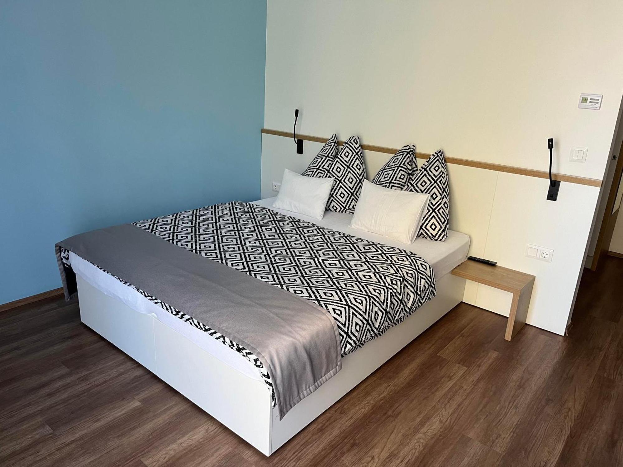 Berill Crystal Apartman Шарвар Экстерьер фото